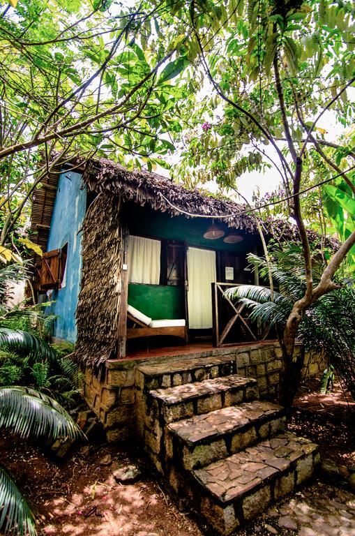 Les Bungalows D'Ambonara Hell-Ville ภายนอก รูปภาพ